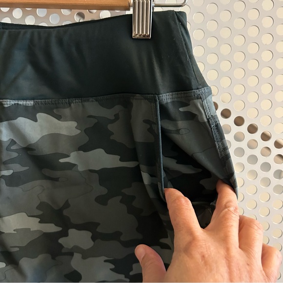 Kyodan Running Athletic Wear Shorts Size Medium in Green Camo Print 3@ Inseam - Picture 2 of 9